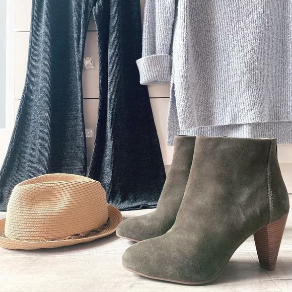 Seychelles leather zipper back ankle booties - Picture 2 of 15